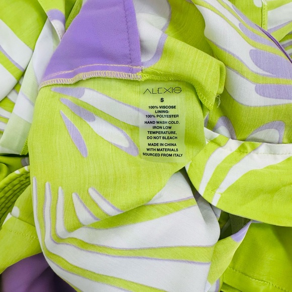 Alexis Devyn Top and Short Set - Picture 15 of 16